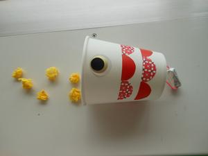 完成したこいのぼりクラッカーの写真