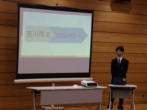 石山昊征くんが発表する様子