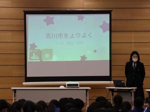 朝生果穂さんが発表する様子