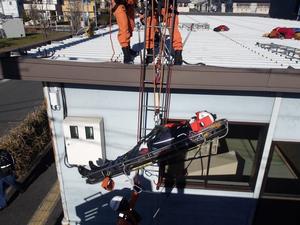 解体予定の建物を活用した訓練の様子