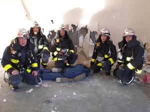 訓練した隊員たちの集合写真
