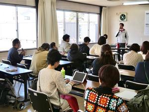 市民の質問に答える市長