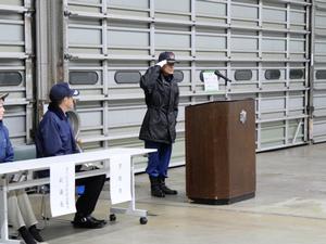 敬礼する大嶋団長