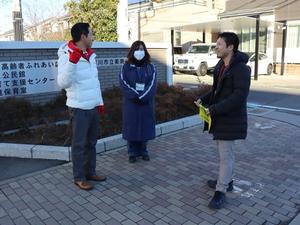 菊名校長先生と石井自治会長と話をする市長