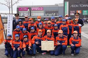 少年消防クラブのみんなと市長、消防長との記念撮影