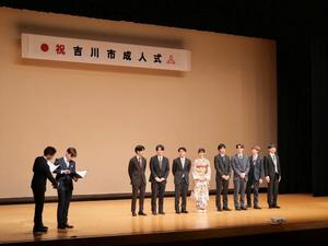 壇上に並んだ実行委員会の皆さん