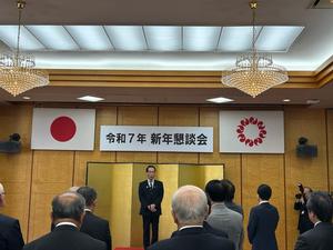 壇上で挨拶される大野知事