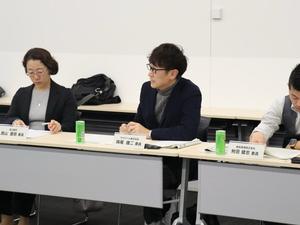 議論する様子