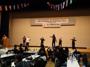 舞台上のダンス