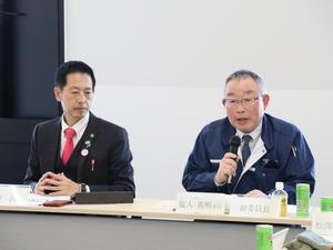 会議を進行する塩入副会長