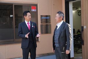 ダイワ工業小林社長と話をする市長