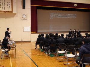 発表にコメントをする市長