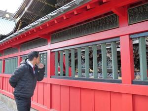 雷電神社をお参りする市長