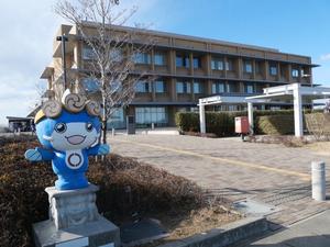 板倉町役場の屋外に設置されたいたくらんのモニュメント