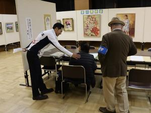 会場の方々とコミュニケーションをとる市長