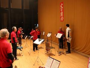 会場の方々とコミュニケーションをとる市長