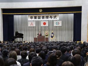 祝辞を述べる市長