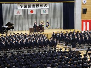 卒業生が合唱