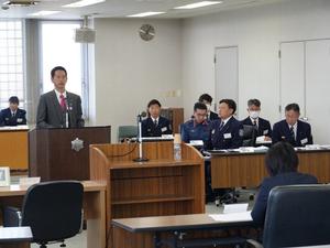 消防議会で登壇する市長