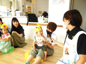 1歳のお誕生日を迎えた男の子のインタビューの様子