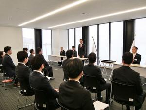 管理職の職員の辞令交付式の様子