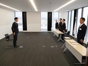 派遣職員の辞令交付式