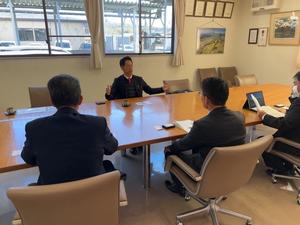 北杜市副市長、職員の方々と面会する市長
