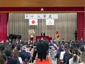 新入生入場の会場全体の様子