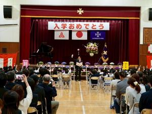祝辞を述べる市長