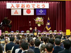 祝辞を述べる市長
