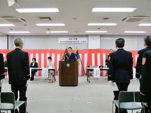 式台に立つ市長