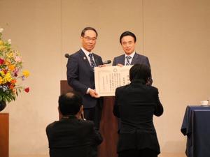 勇退される市長と知事との記念撮影