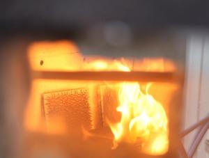 炎による作業工程の様子