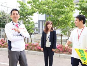 市長と菊名校長と石井自治会長のスリーショット