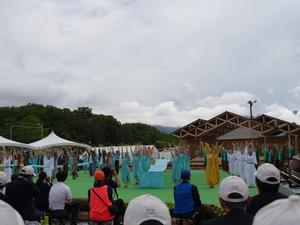 会場内で催しが行われる様子