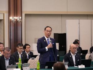 大野知事が挨拶する様子