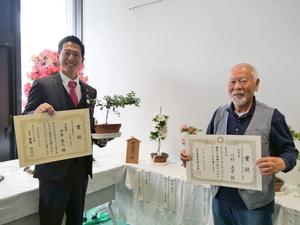市長と受賞者との記念撮影