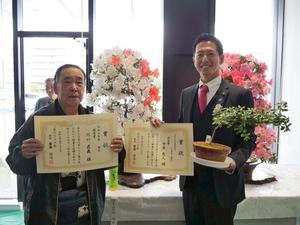 市長と受賞者との記念撮影