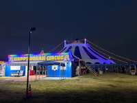 サーカステント夜景