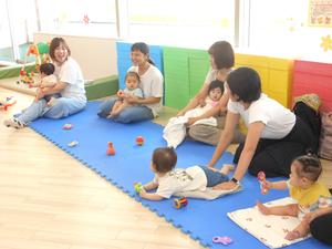 参加者一組ずつの自己紹介の様子
