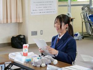 意見を市長に伝える生徒の様子
