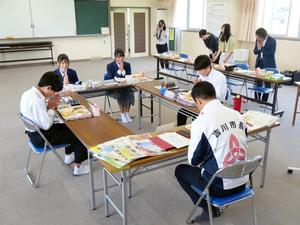 市長とみんなでいただきますをする様子