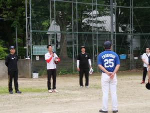 開会式で挨拶をする市長