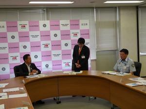 挨拶をする松伏町高野町長
