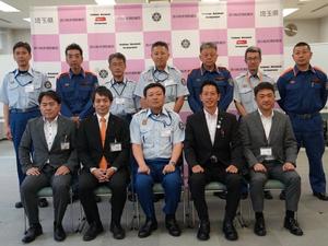 会合に参加した全員の記念撮影