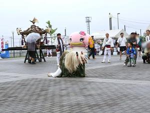 神輿と獅子舞となまりん