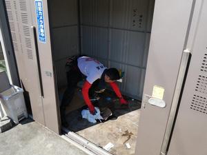 市長がごみ収集作業をする様子