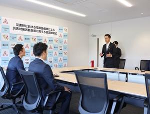 感謝の意を伝える市長