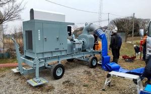 大型特製ポンプの写真