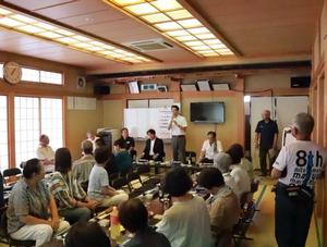 須賀自治会で挨拶をする市長